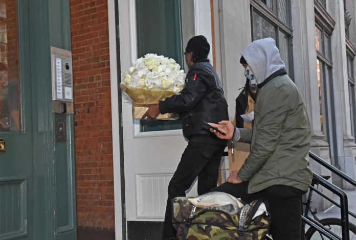 Taylor Swift’s birthday live updates: Huge bouquet of white flowers including several white roses delivered to her NYC apartment — from Travis Kelce?