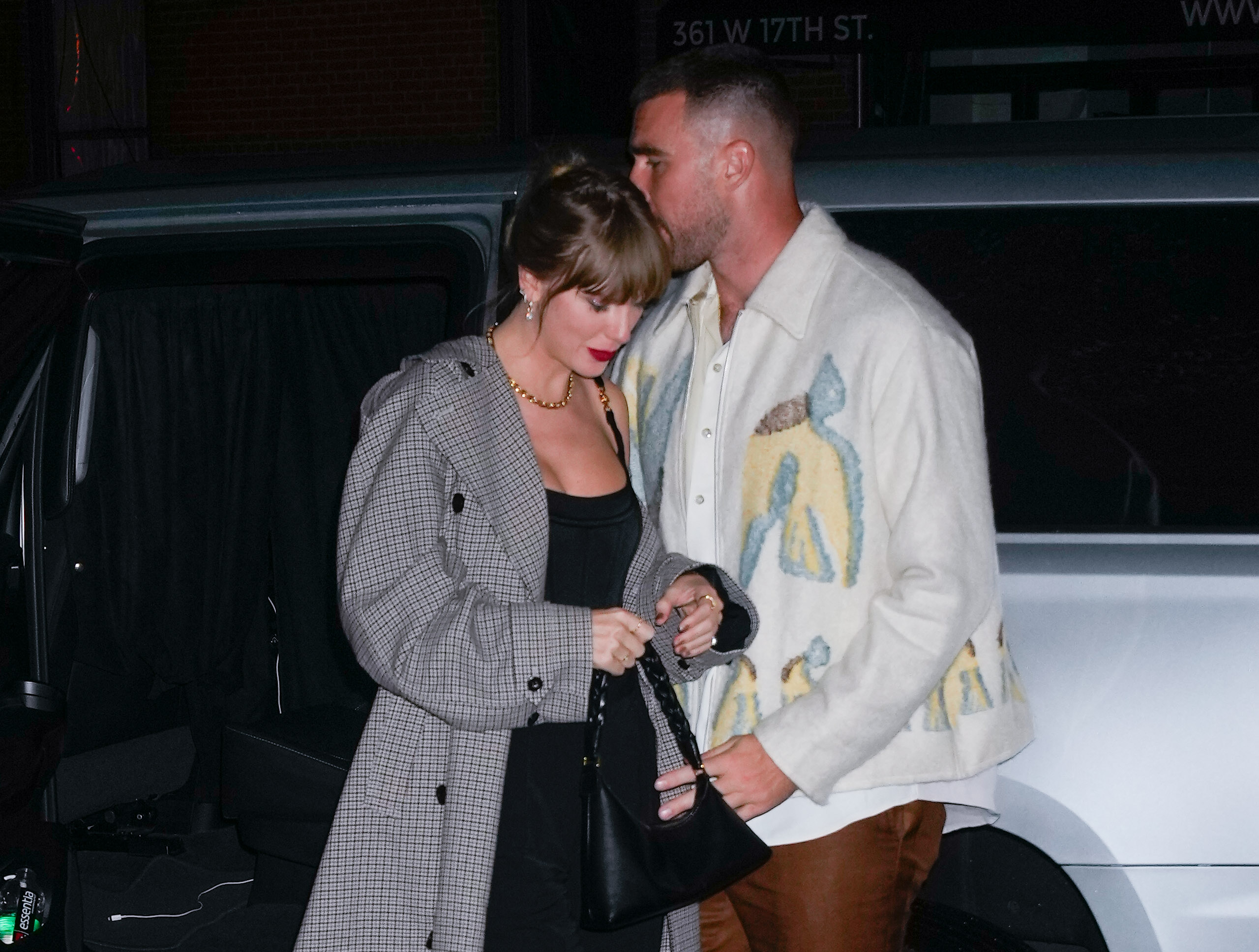 why taylor swift and travis kelce relationship keep getting stronger? they will eventually end up getting married 